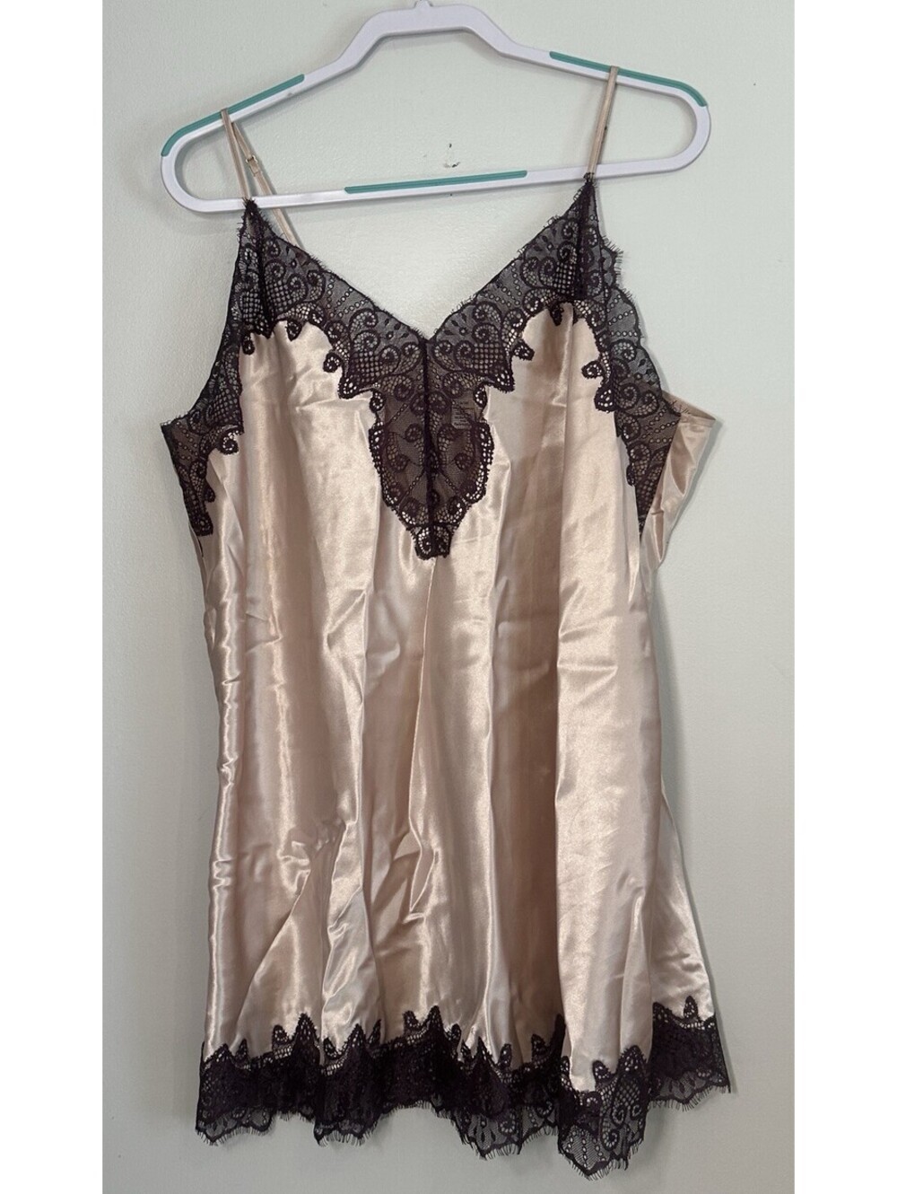 Cacique Luxurious Satin Beige Chemise Dark Purple Lace Contrast Size 18/ 20 EUC.